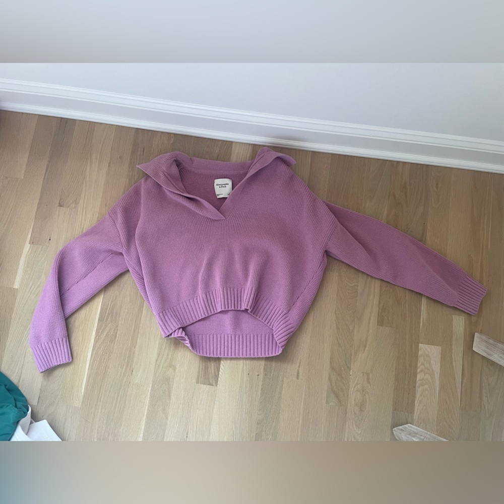 ABERCROMBIE AND FITCH SWEATER